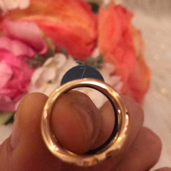 Genuine swarovski brand gold ring - Picture 8 of 8